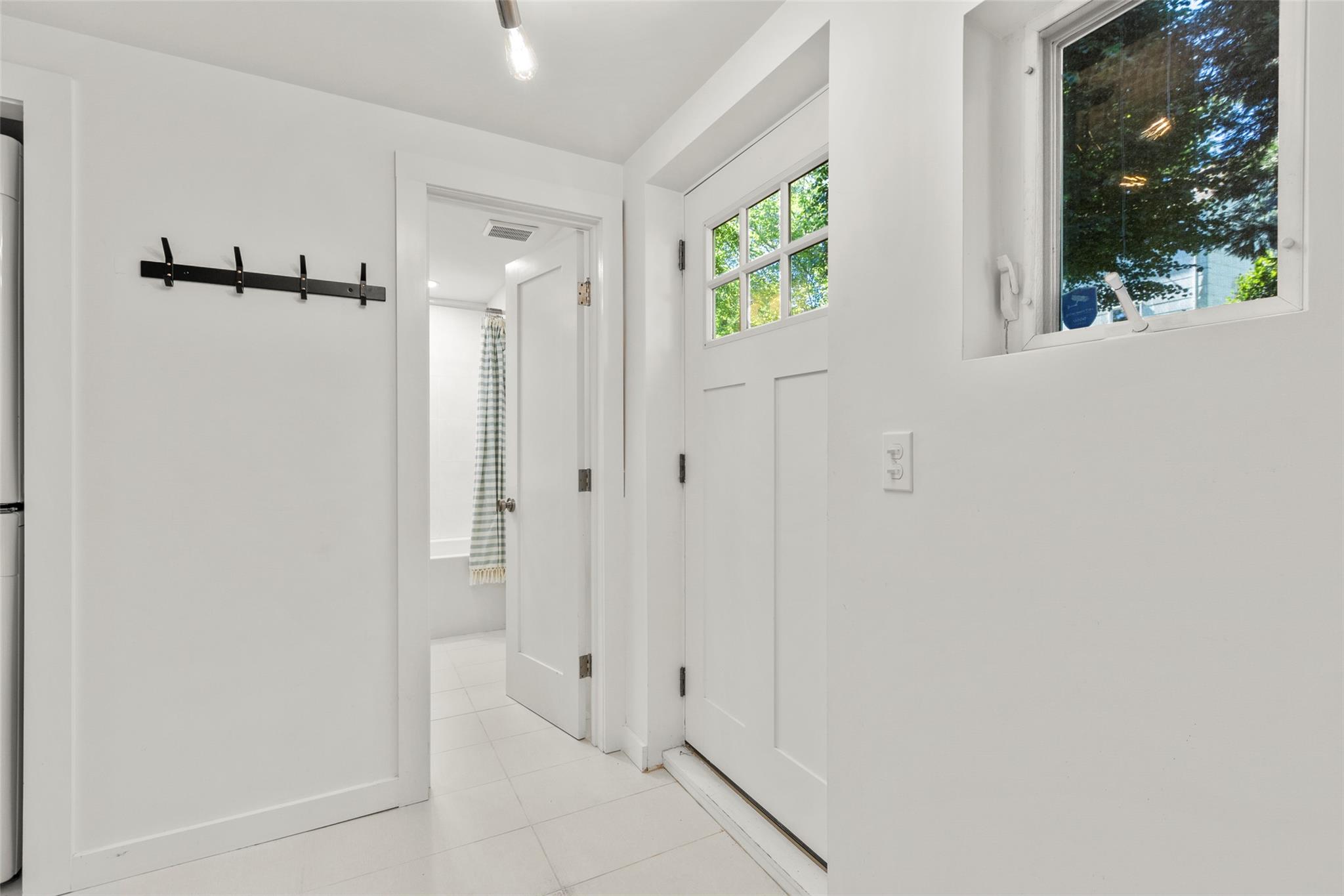 5 1/2 Locust Avenue, Stony Brook, New York image 3