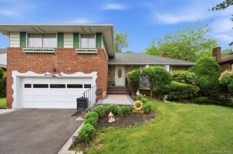 Homes For Sale - 71 Parkway Drive<br/> Nassau County, Syosset, NY 11791