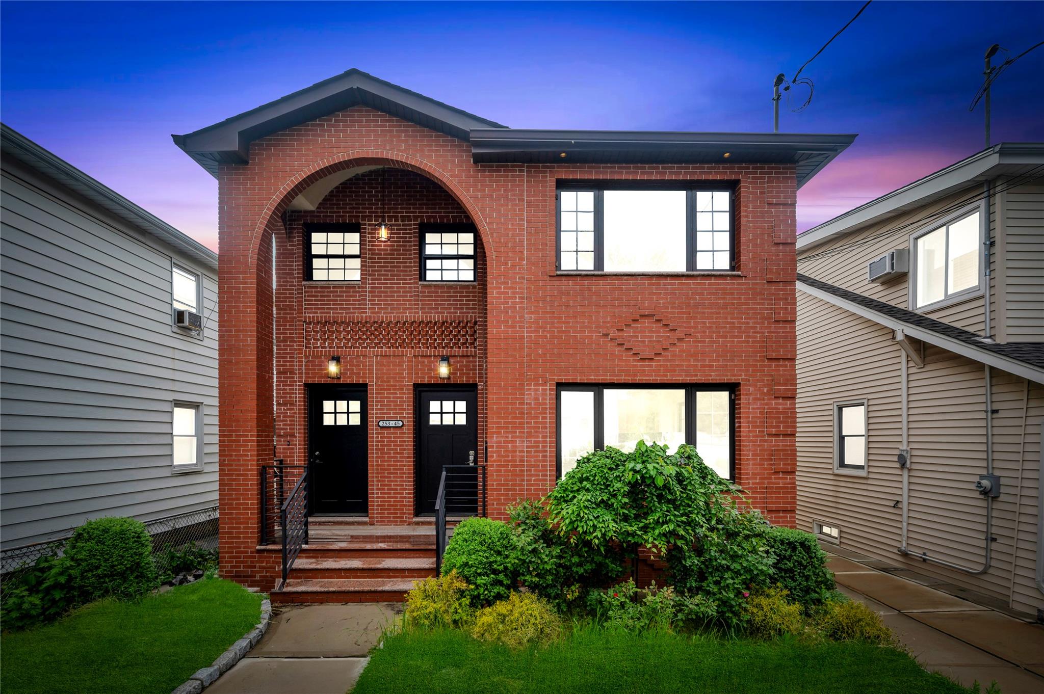 Pembroke Avenue, Little Neck, Queens, NY - 6 Bedrooms  
4 Bathrooms - 