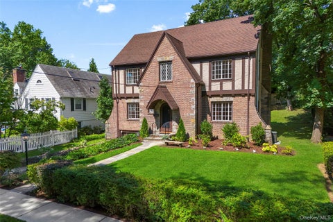 Homes For Sale - 12 Dimitri Place<br/> Westchester County, Larchmont, NY 10538
