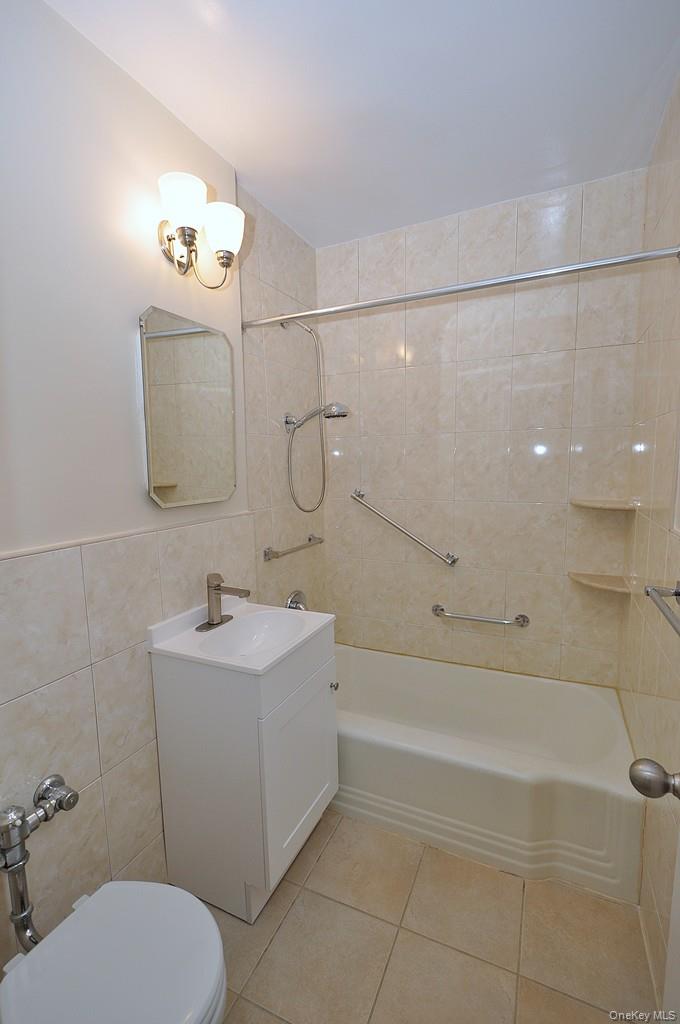 Scarsdale, New York 10583, United States, ,1 BathroomBathrooms,Residential,Active,216506