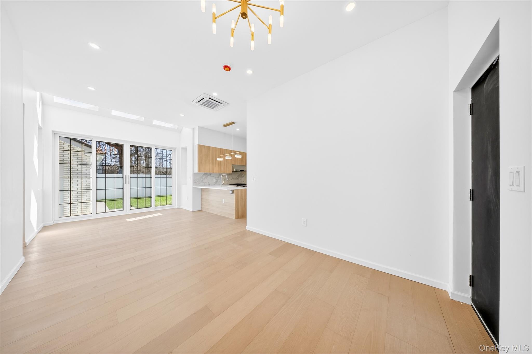 150-17 Hawtree Street