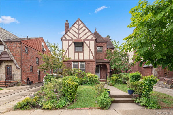18132 HENLEY RD, JAMAICA, NY 11432 - Image d98c98dbdf0f110f65cb2d40e86f955a/2859977477