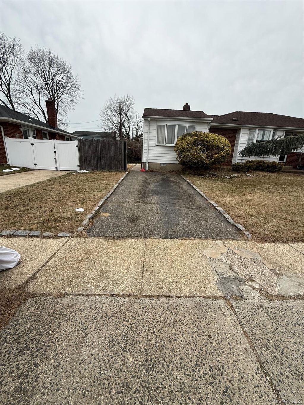 Photo of 346 Holmes Street, Levittown, NY 11756 (MLS # 949241)