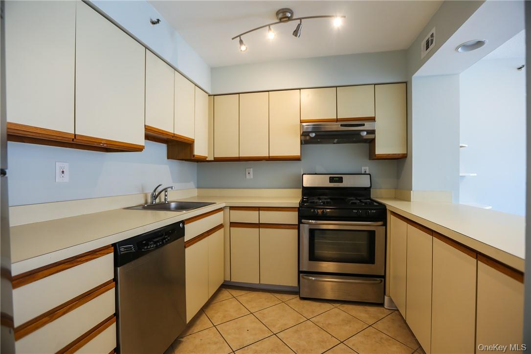 14 Nosband Avenue 2E