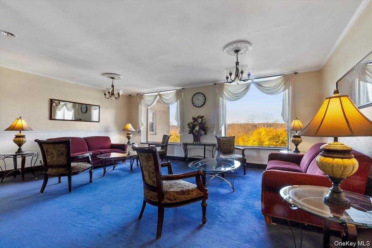 279 N BROADWAY 6C