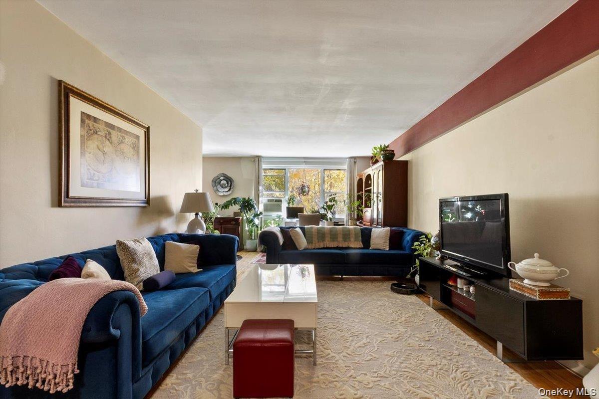 279 N BROADWAY 6C
