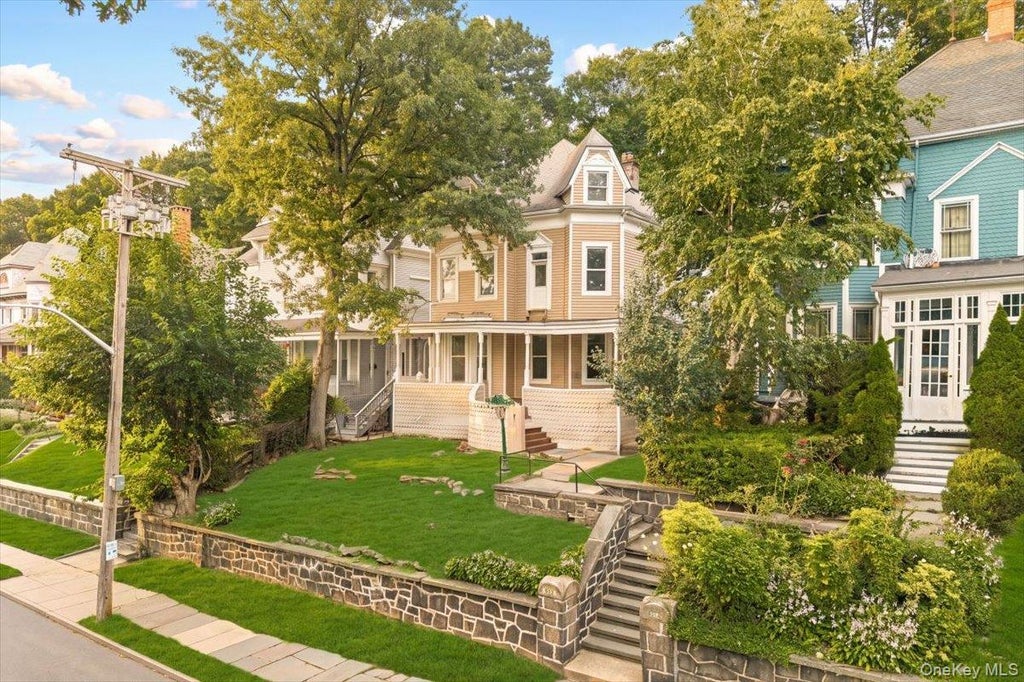 Photo of 512 Warburton Avenue, Yonkers, NY 10701 (MLS # 1045689)