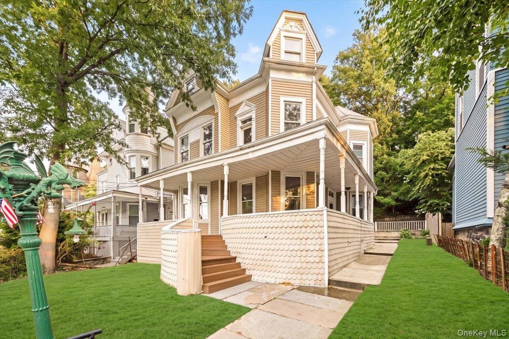 Photo of 512 Warburton Avenue, Yonkers, NY 10701 (MLS # 1045689)