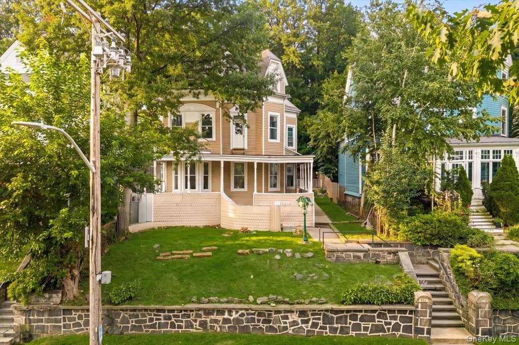 Photo of 512 Warburton Avenue, Yonkers, NY 10701 (MLS # 1045689)