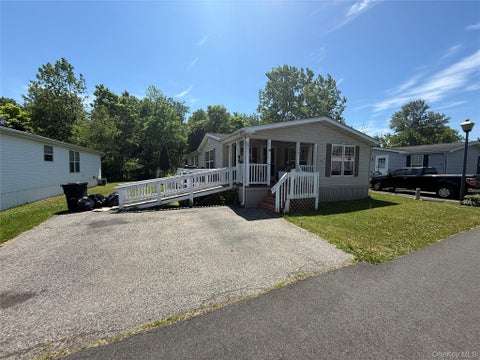 Mobile Home For Sale - 18 Square Hill Lot 48 Road #48<br/> New Windsor, NY 12575