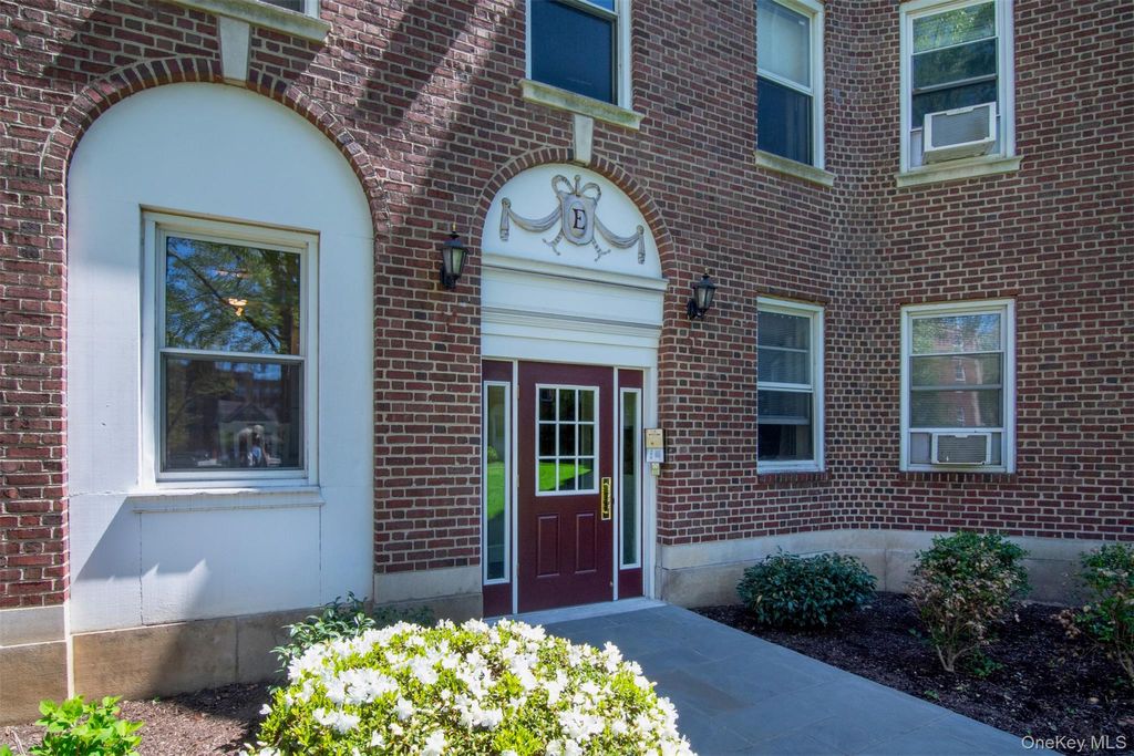 Photo of 445 Gramatan Avenue #EA3, Mount Vernon, NY 10552 (MLS # 992451)