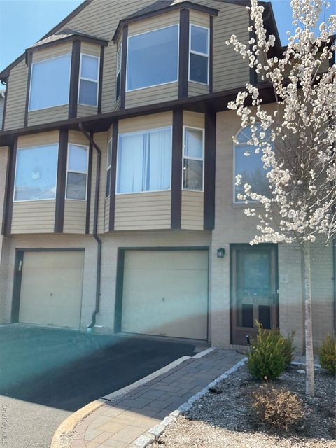 13 Nottingham Court Nanuet NY 10954