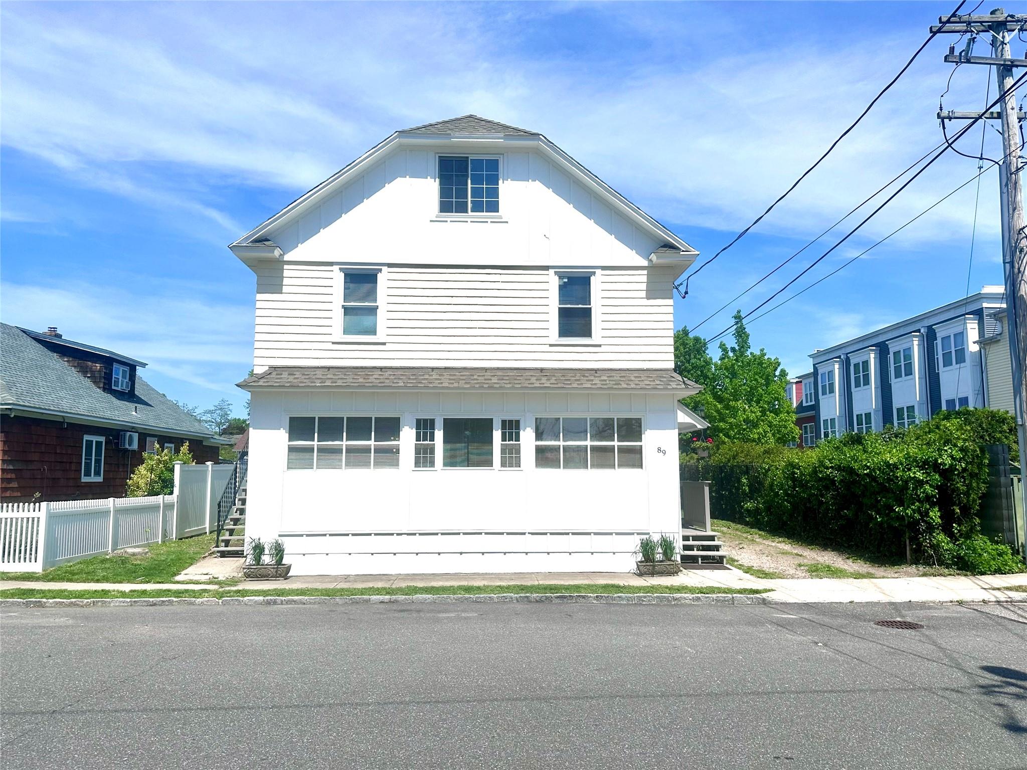 89 Park Avenue, Bay Shore, New York image 2