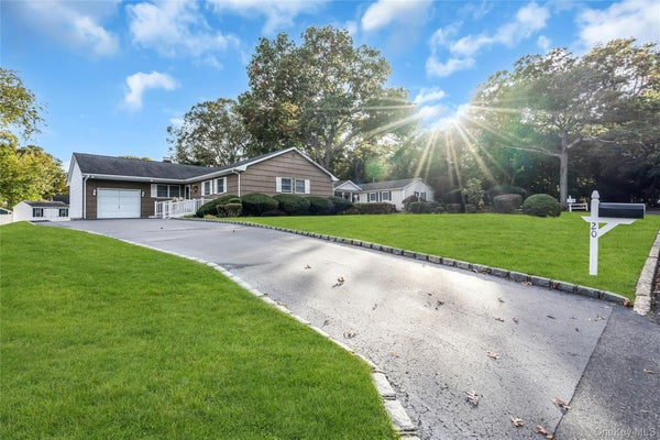 20 VICTORY ST, RONKONKOMA, NY 11779 - Image d9aa4fc6c28d8fad1e229109df6eb0e6/4261349946