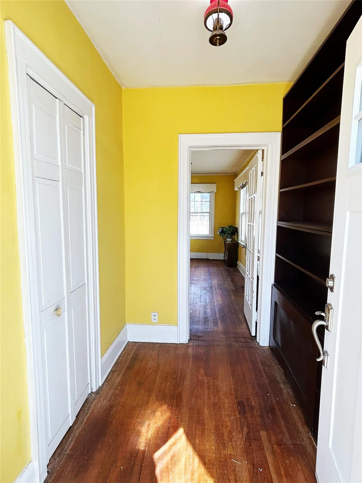 130 W Campbell Avenue, Williston Park, New York image 2