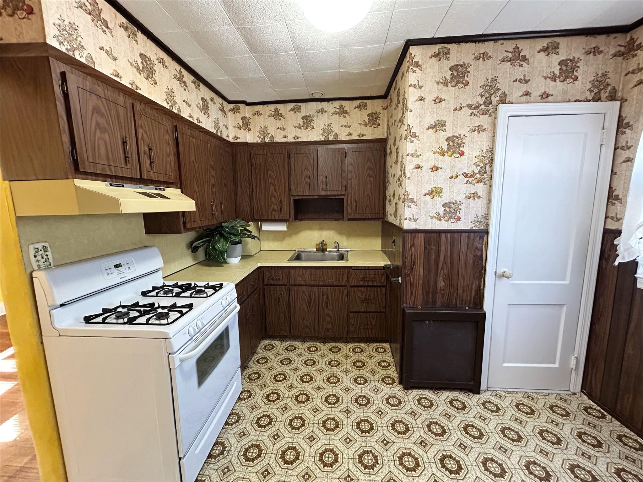 130 W Campbell Avenue, Williston Park, New York image 6