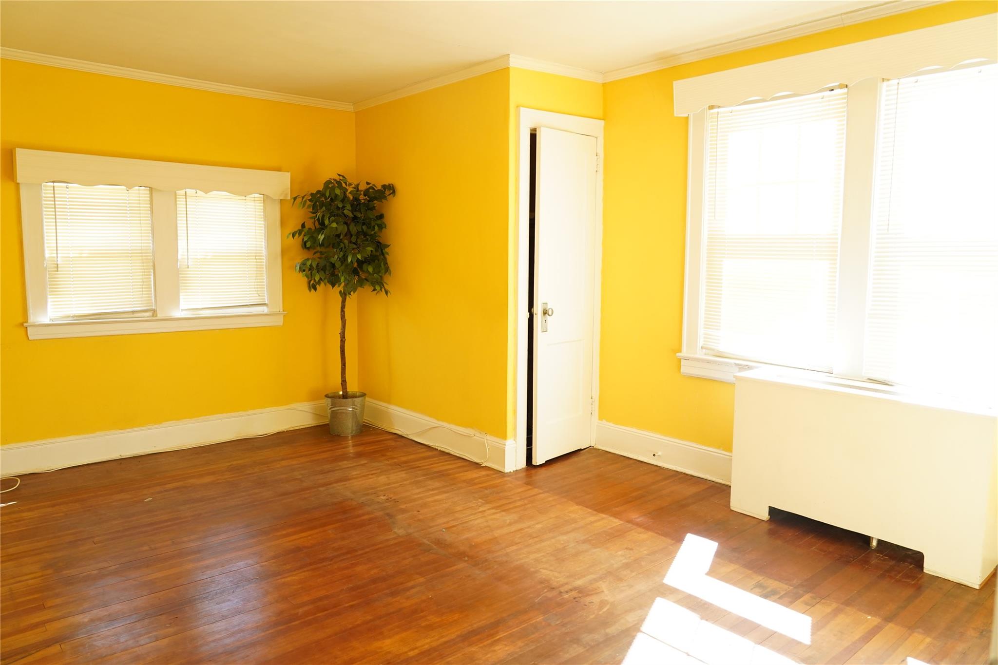 130 W Campbell Avenue, Williston Park, New York image 9