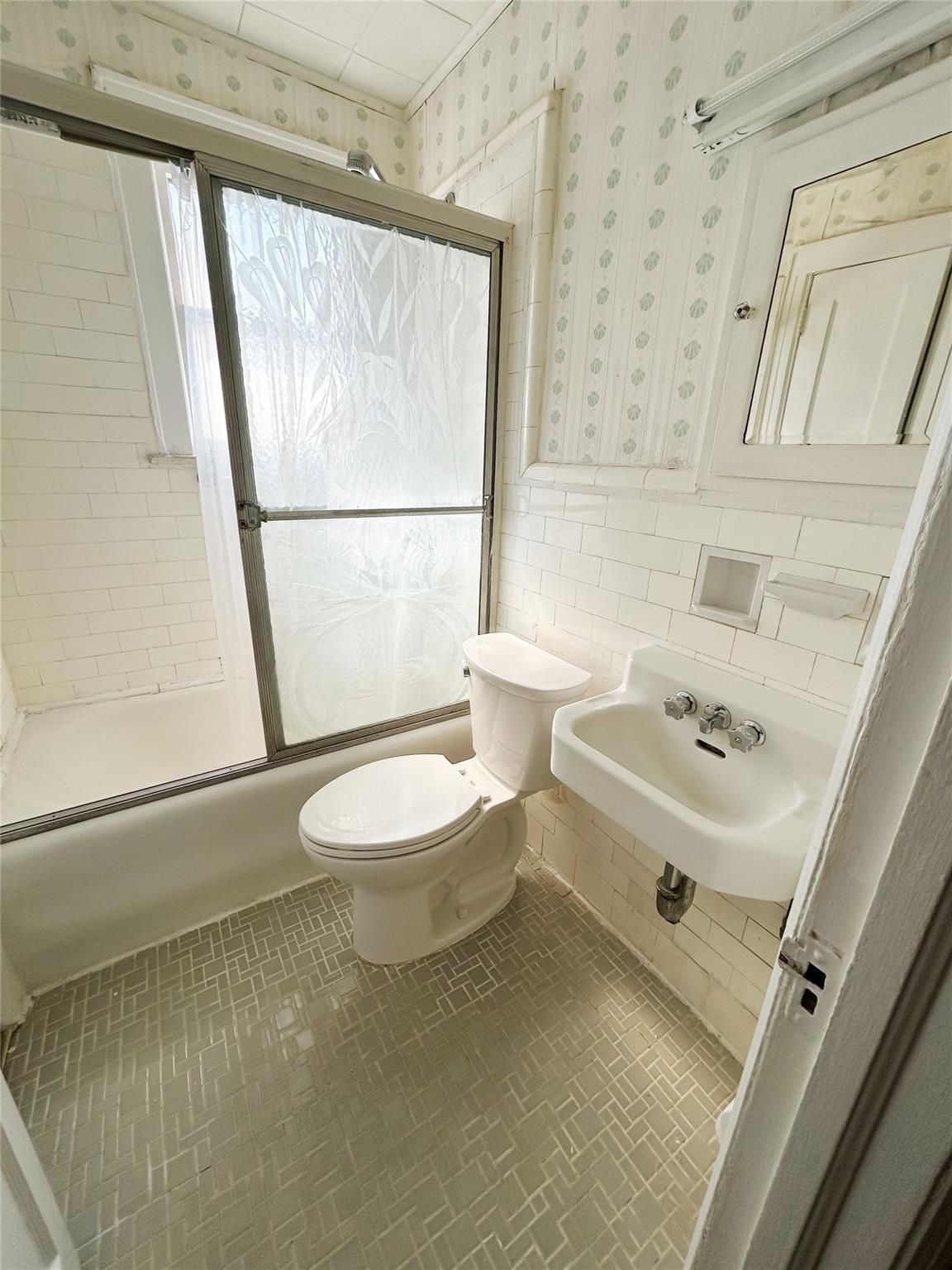 130 W Campbell Avenue, Williston Park, New York image 8
