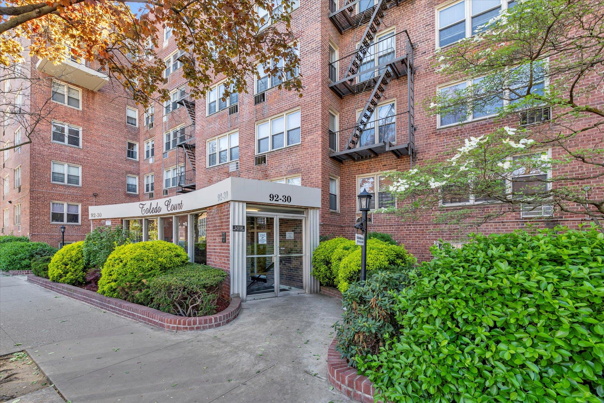 56th Ave Ave 5N, Elmhurst, Queens, NY - 2 Bedrooms  
2 Bathrooms  
6 Rooms - 