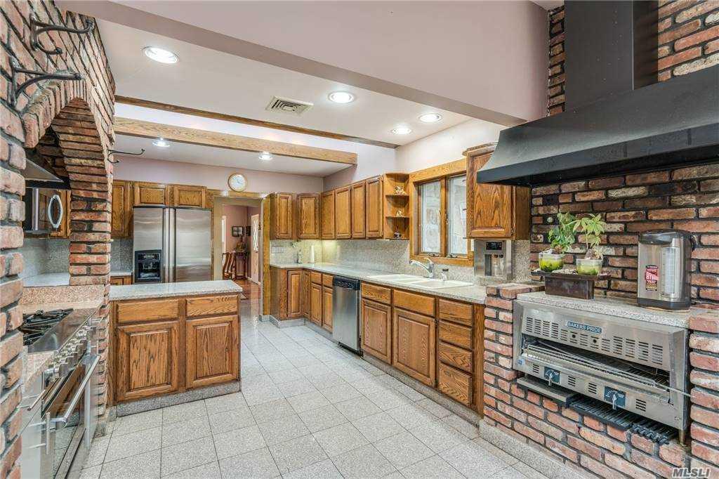 335 Jericho Turnpike, Old Westbury, New York image 12