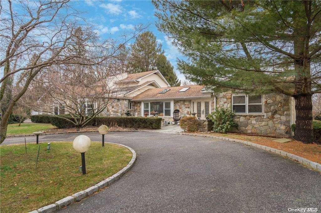335 Jericho Turnpike, Old Westbury, New York image 1