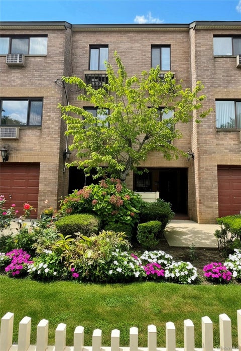 Photo of 153-14 83rd Street #5D-U, Howard Beach, NY 11414 (MLS # 1047440)