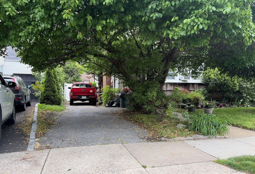 Photo of 259 Lincoln Avenue, Rockville Centre, NY 11570 (MLS # 1007248)