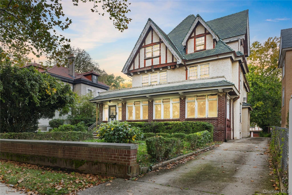 Photo of 283 Highland Boulevard, Brooklyn, NY 11207 (MLS # 1063381)