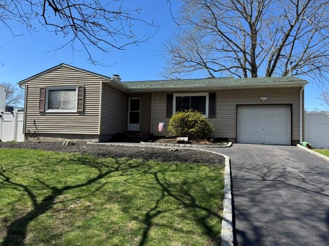 42 S Howell Avenue, Farmingville, New York image 2