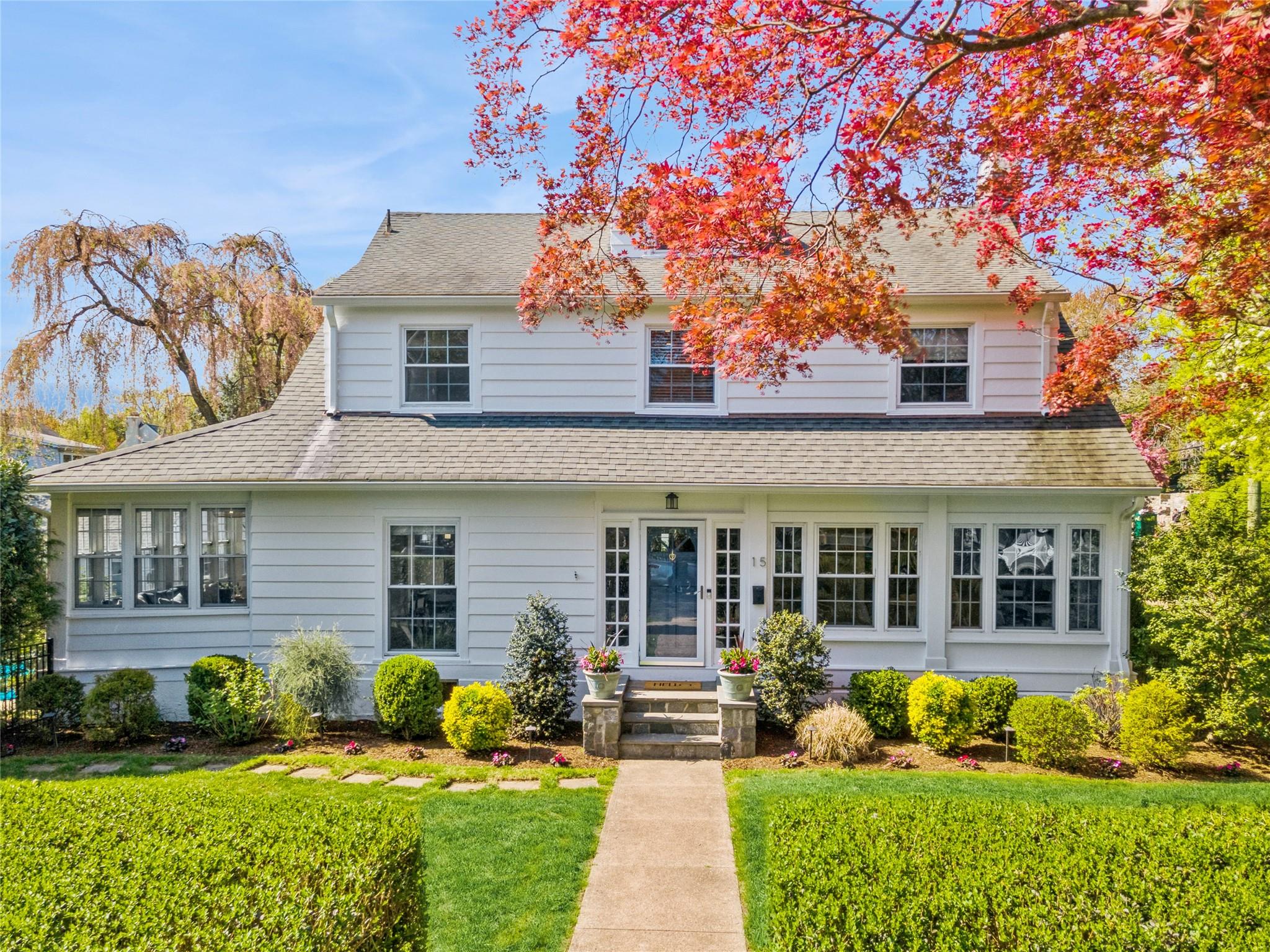 Witherbee Avenue, Pelham, New York - 4 Bedrooms  
4 Bathrooms  
11 Rooms - 