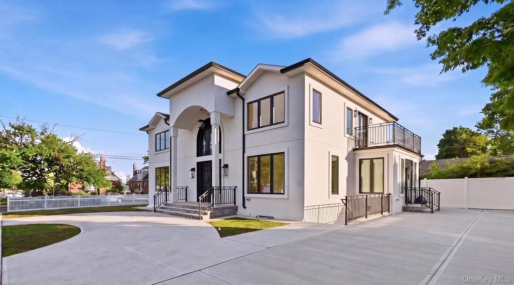 Photo of 51 Sobro Avenue, Valley Stream, NY 11580 (MLS # 999177)