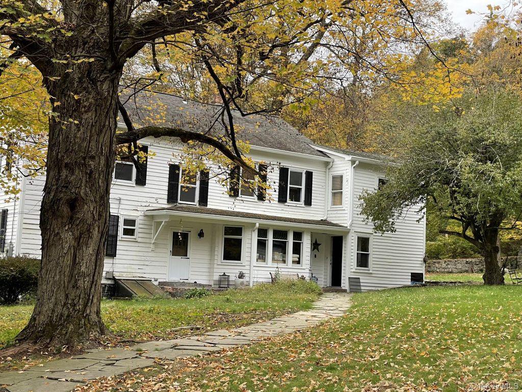 Photo of 611 Peekskill Hollow Road, Putnam Valley, NY 10579 (MLS # 967310)