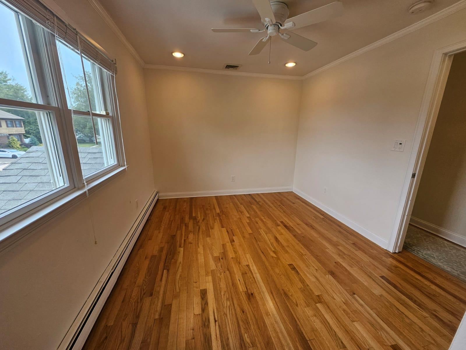 Oyster Bay, New York 11803, United States, 4 Bedrooms Bedrooms, ,3 BathroomsBathrooms,Residential,Active,88917