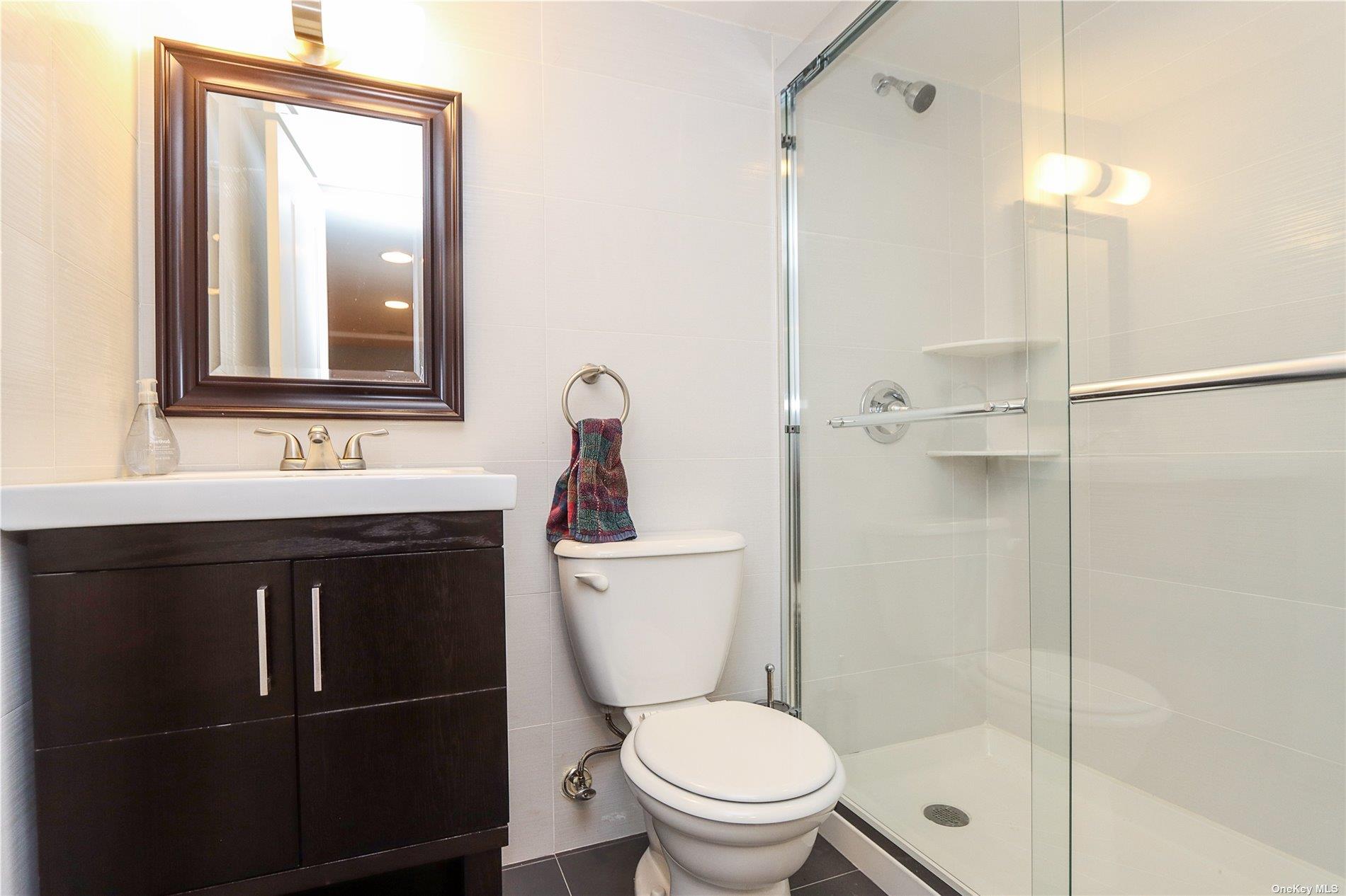 Oyster Bay, New York 11803, United States, 4 Bedrooms Bedrooms, ,3 BathroomsBathrooms,Residential,Active,88917