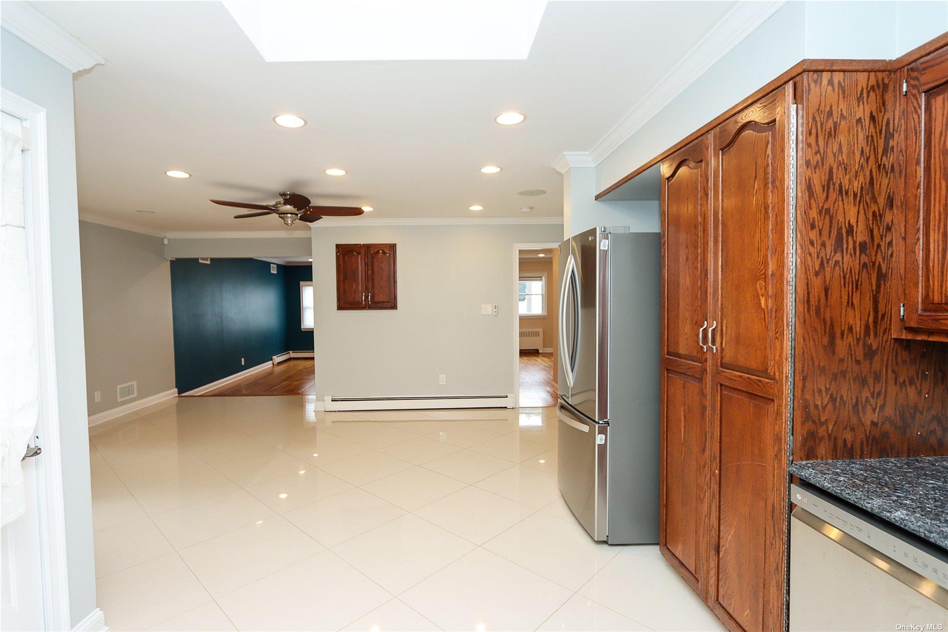 Oyster Bay, New York 11803, United States, 4 Bedrooms Bedrooms, ,3 BathroomsBathrooms,Residential,Active,88917