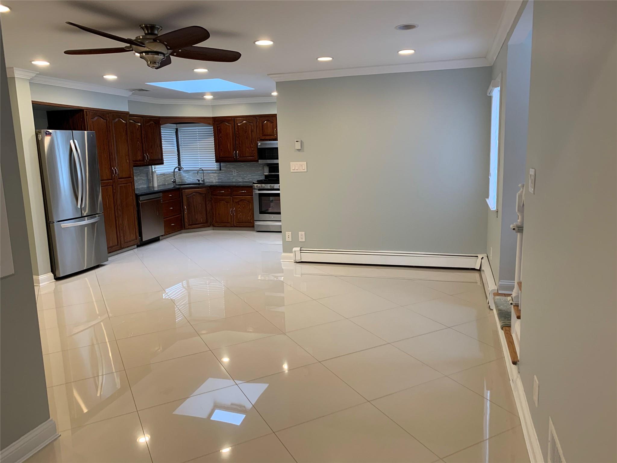 Oyster Bay, New York 11803, United States, 4 Bedrooms Bedrooms, ,3 BathroomsBathrooms,Residential,Active,88917