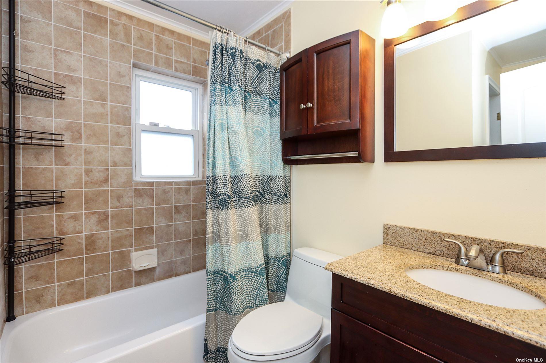 Oyster Bay, New York 11803, United States, 4 Bedrooms Bedrooms, ,3 BathroomsBathrooms,Residential,Active,88917