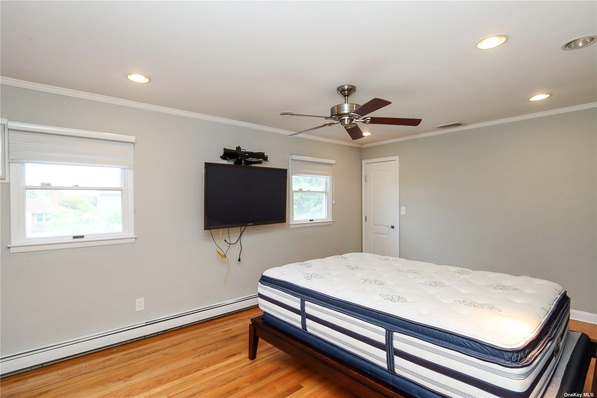 Oyster Bay, New York 11803, United States, 4 Bedrooms Bedrooms, ,3 BathroomsBathrooms,Residential,Active,88917