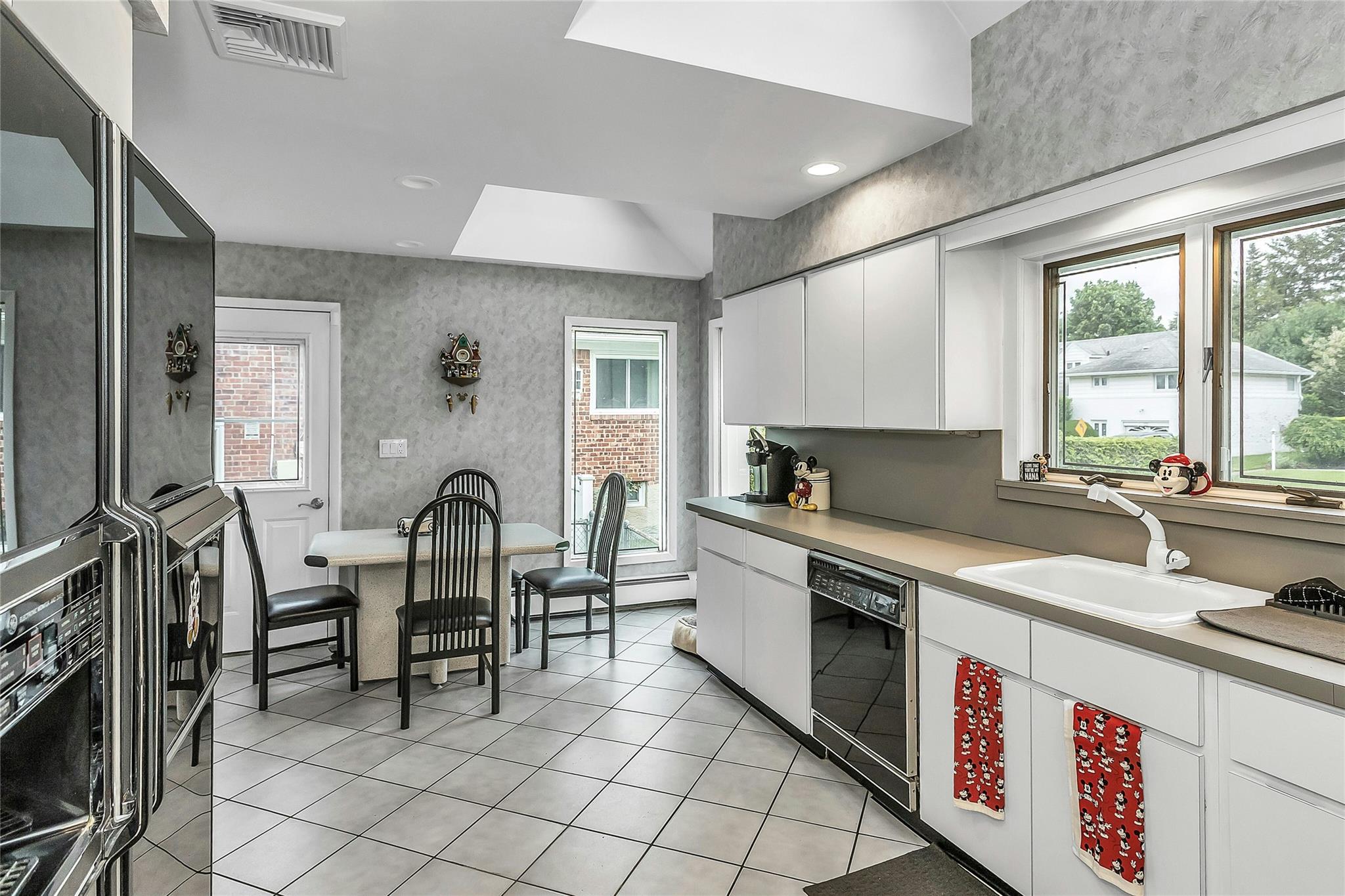 97 Westbury Avenue, Plainview, New York image 6