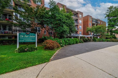 Photo of 99 Randall #1Q, Freeport, NY 11520 (MLS # 918293)