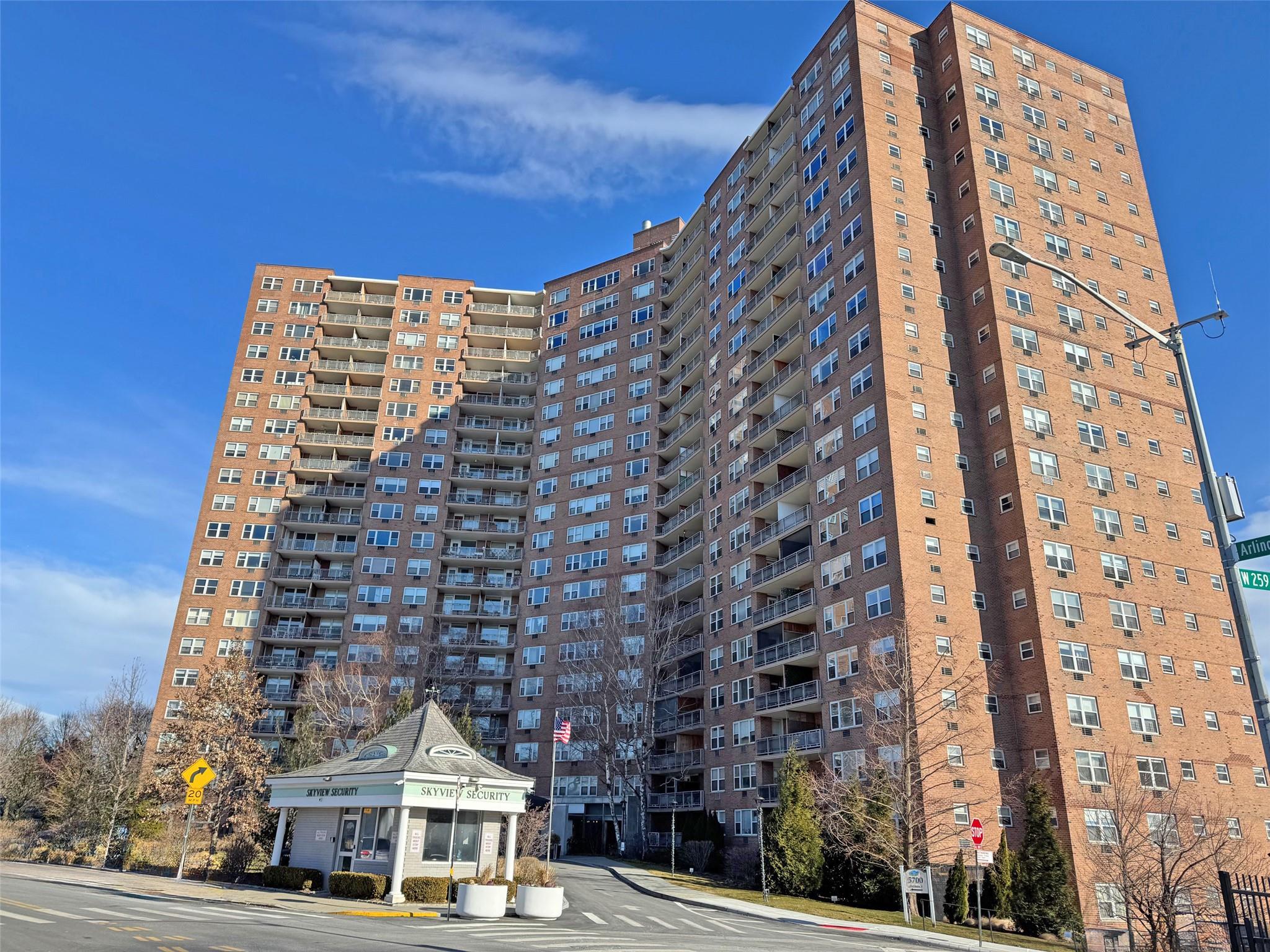 Arlington Ave 2Mn, Bronx, New York - 3 Bedrooms  
2 Bathrooms  
5 Rooms - 