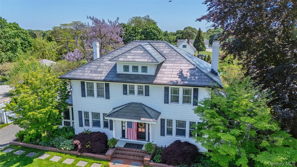 Photo of 119 Hubbard Avenue, Riverhead, NY 11901 (MLS # 1003409)
