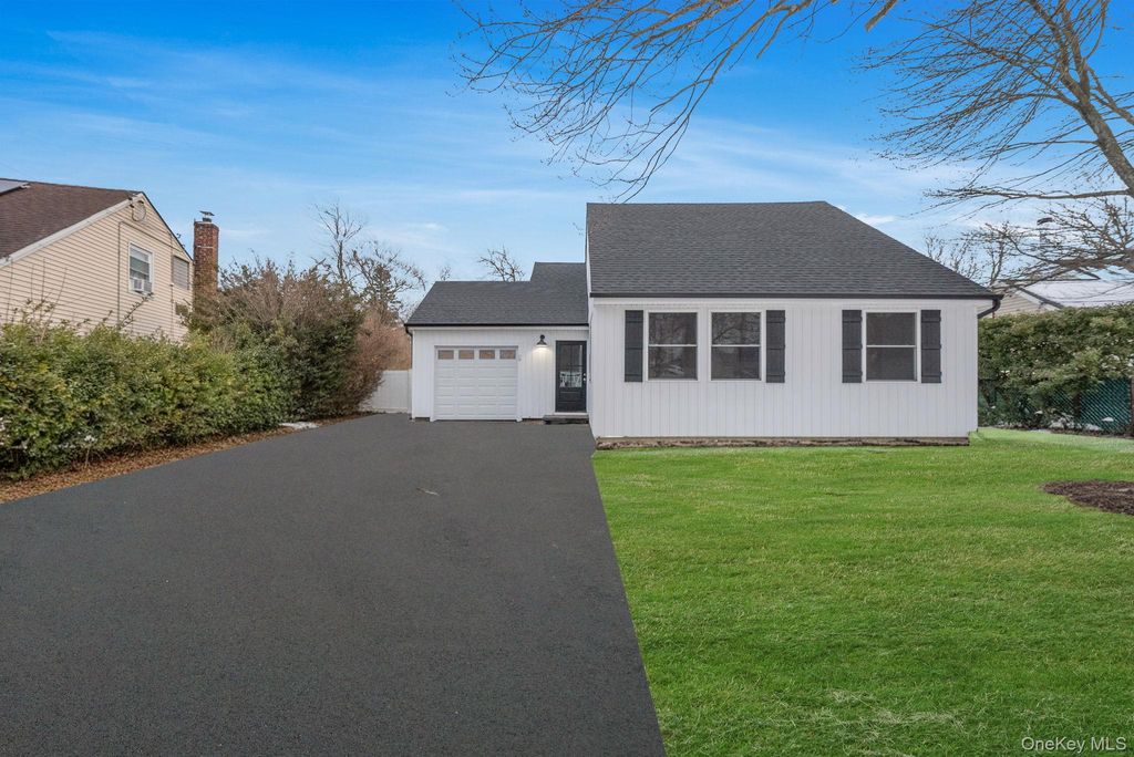 Photo of 41 Nancy Place, Massapequa, NY 11758 (MLS # 960370)