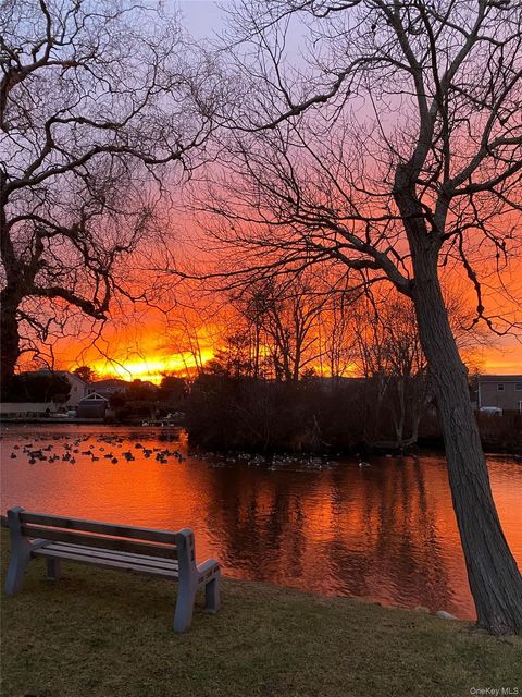 Photo of 488 Everdell Avenue, West Islip, NY 11795 (MLS # 990142)