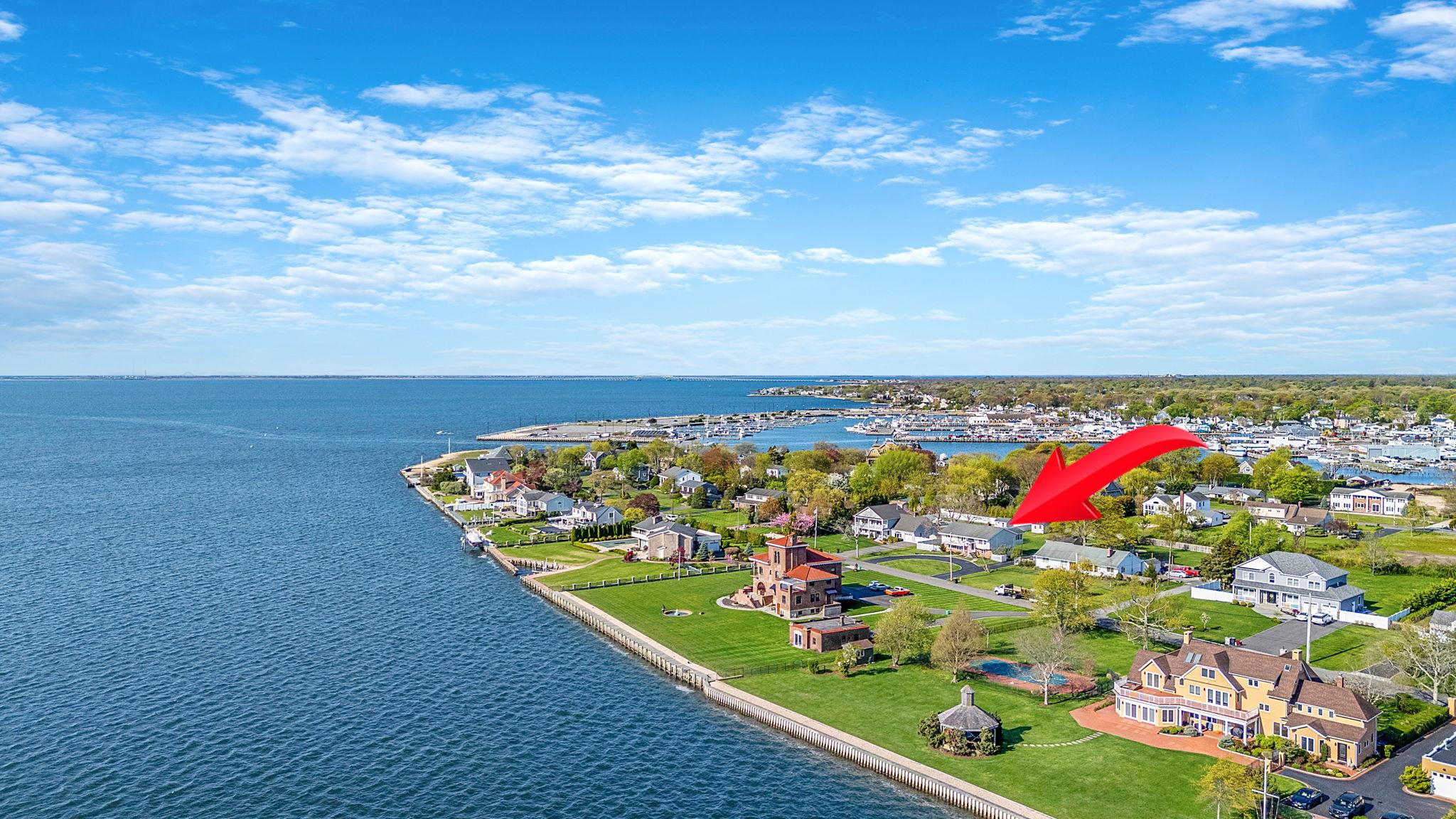 146 Awixa Avenue, Bay Shore, New York image 2