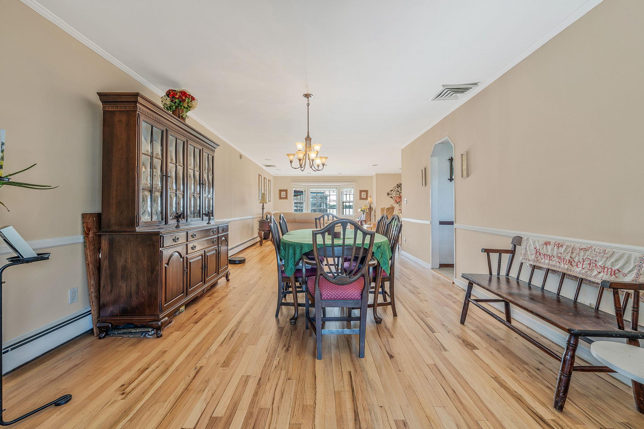 146 Awixa Avenue, Bay Shore, New York image 13