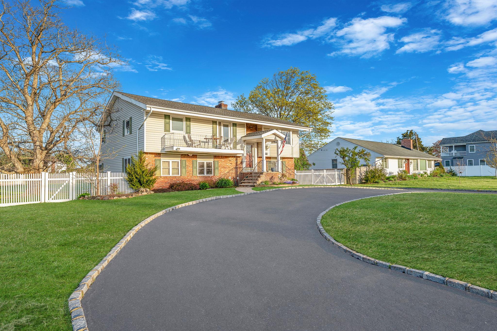 146 Awixa Avenue, Bay Shore, New York image 7