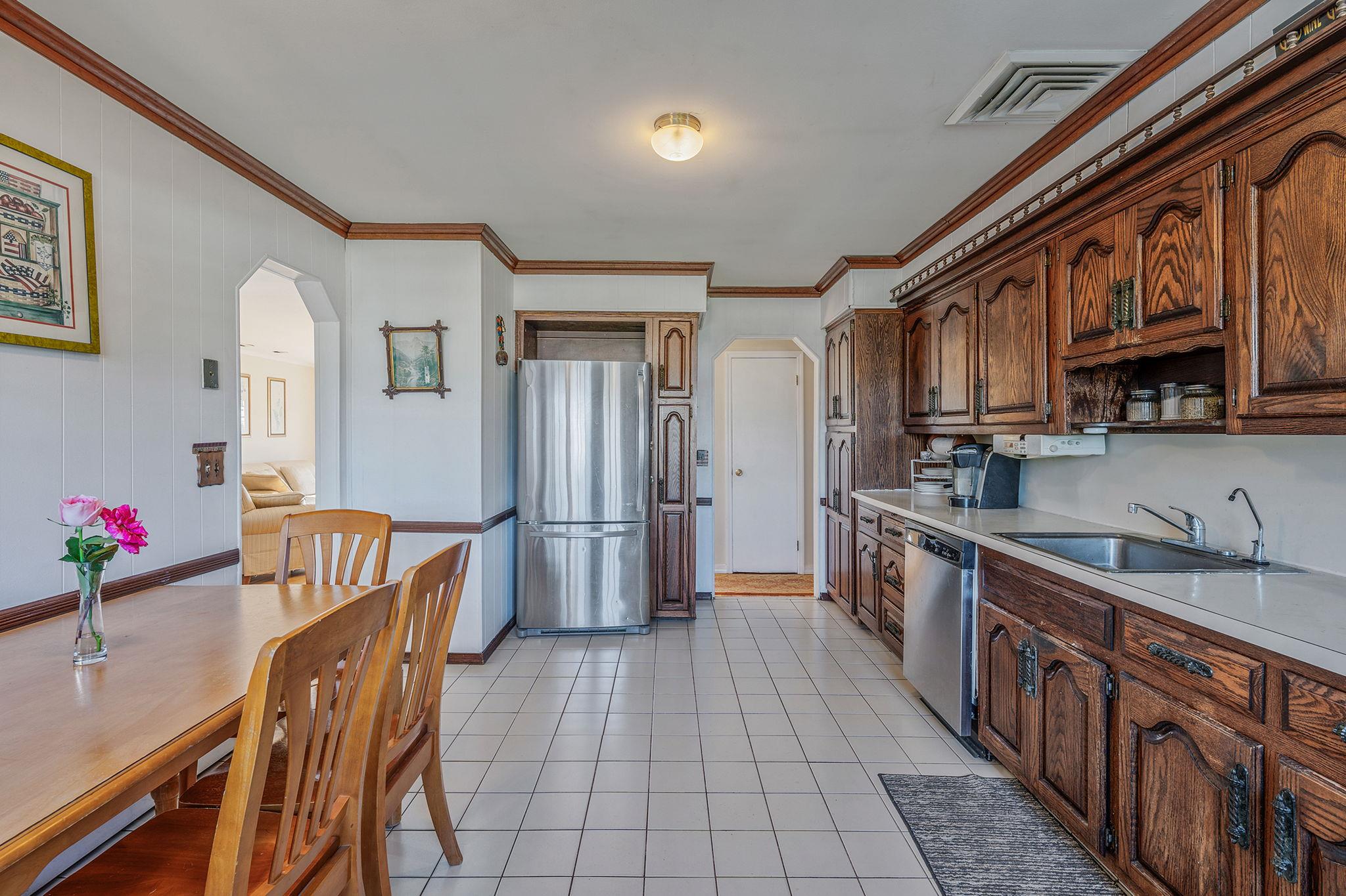 146 Awixa Avenue, Bay Shore, New York image 17