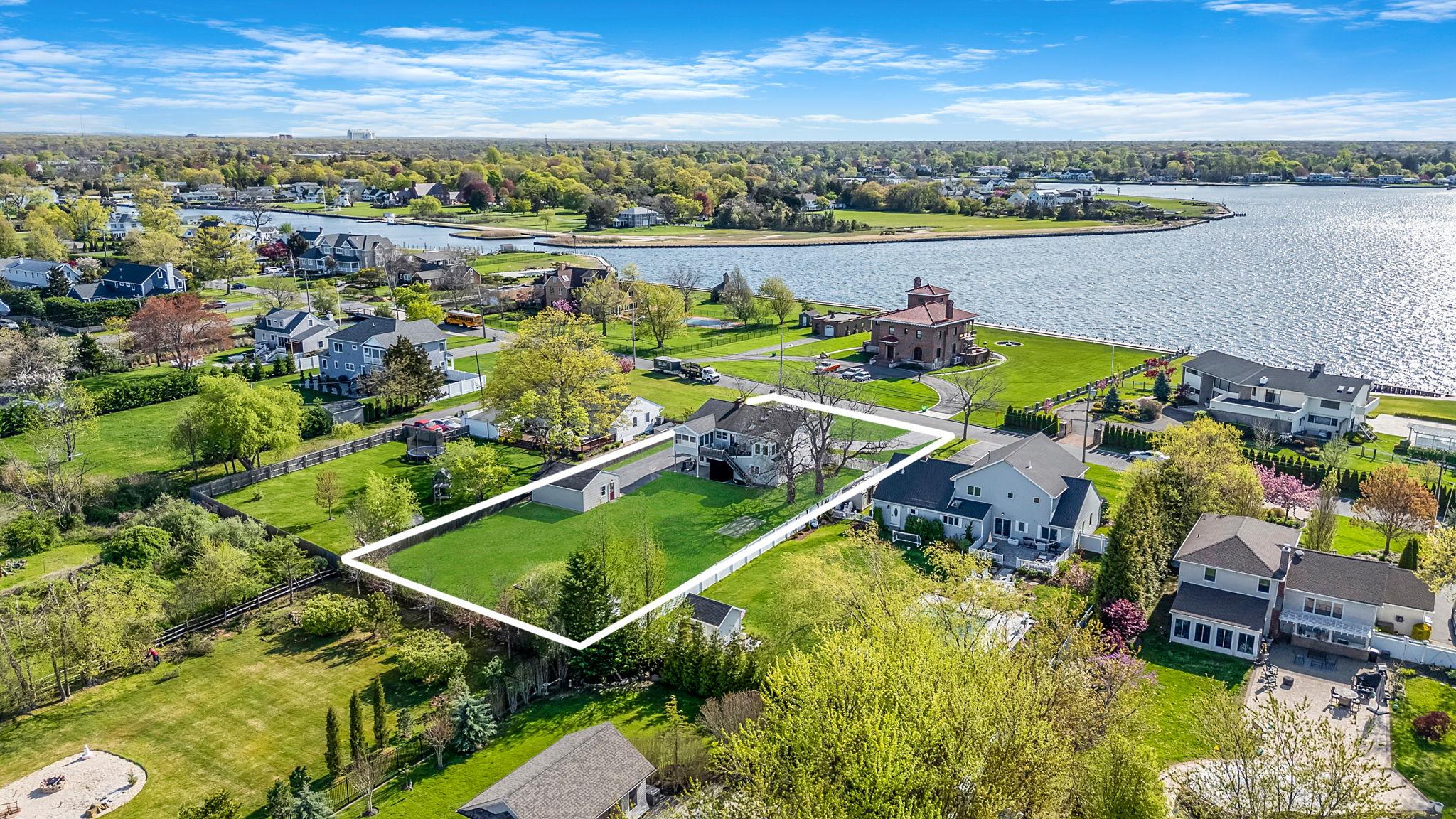 146 Awixa Avenue, Bay Shore, New York image 5